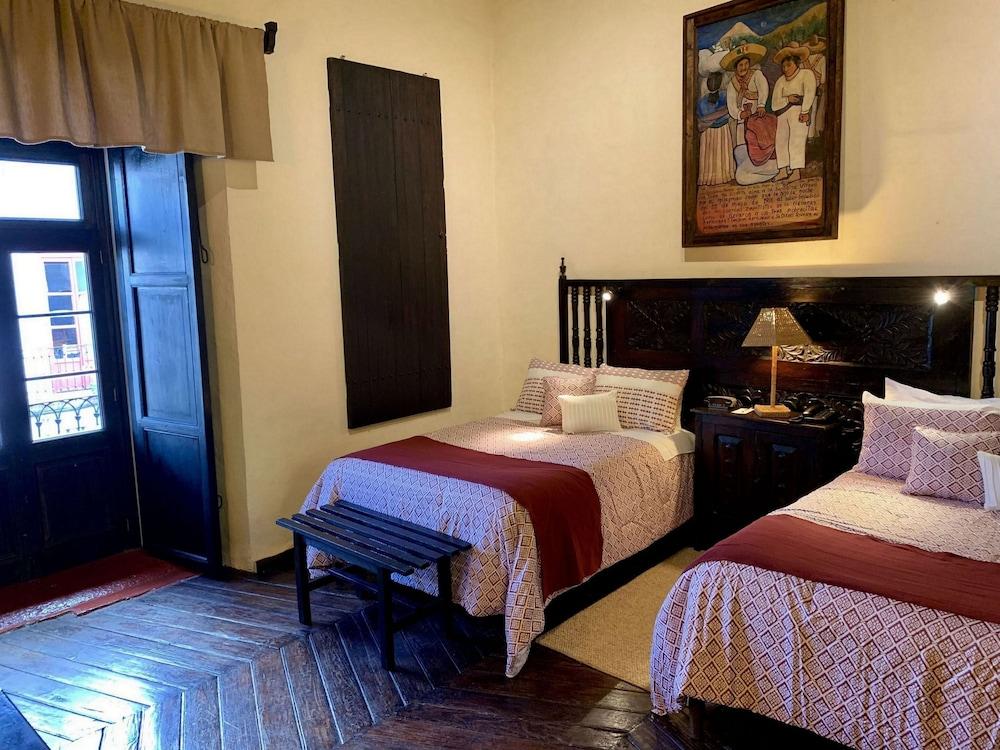 Hotel Mansion Iturbe Pátzcuaro Esterno foto
