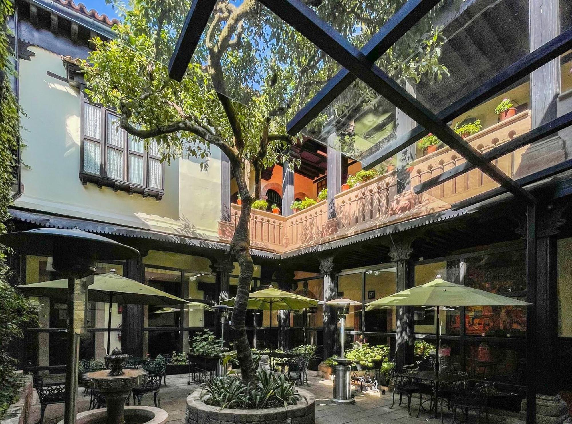 Hotel Mansion Iturbe Pátzcuaro Esterno foto