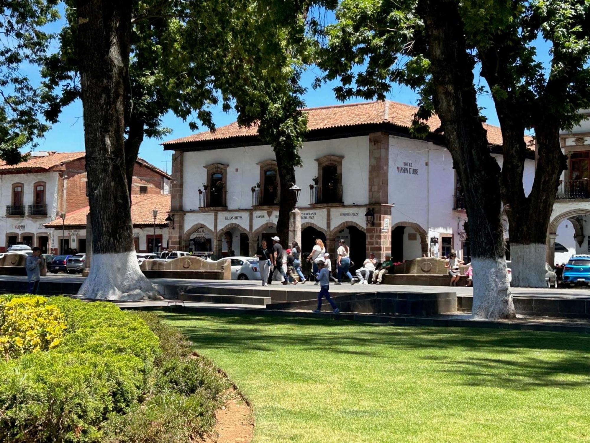 Hotel Mansion Iturbe Pátzcuaro Esterno foto